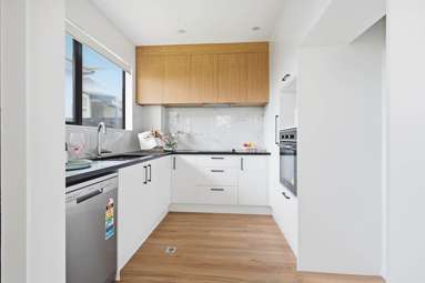 2/5 Browns Road_3