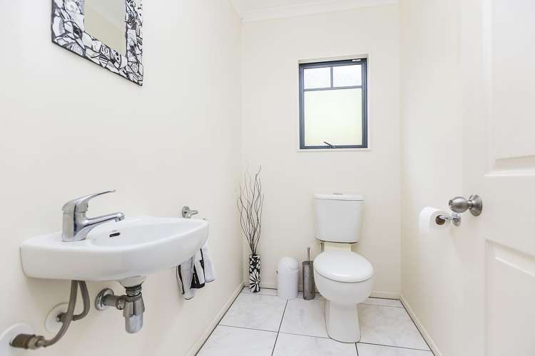 34a Domanski Crescent Owhiro Bay_13