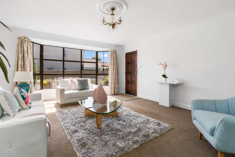 2/11 Office Road Merivale_4