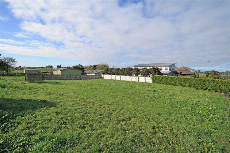 8 Links Drive Waiwhakaiho_2