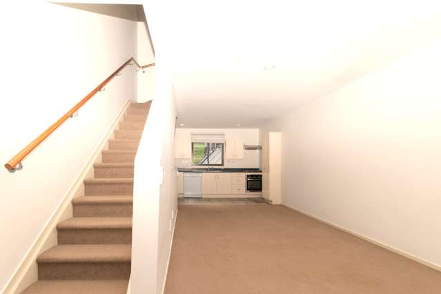 2/27 Rossmay Terrace Mount Eden_4