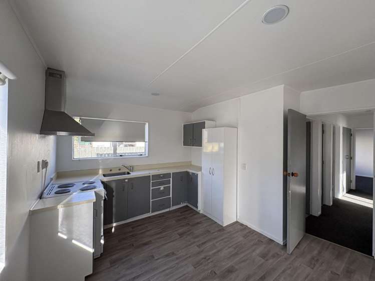 14 Guy Avenue 10516_1