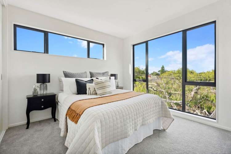 4 & 5/21 Erima Avenue Pt England_17