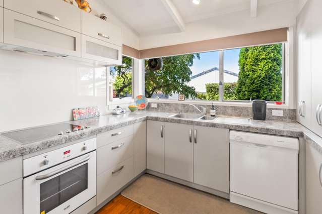 Family Home Close to Schools & Stadium