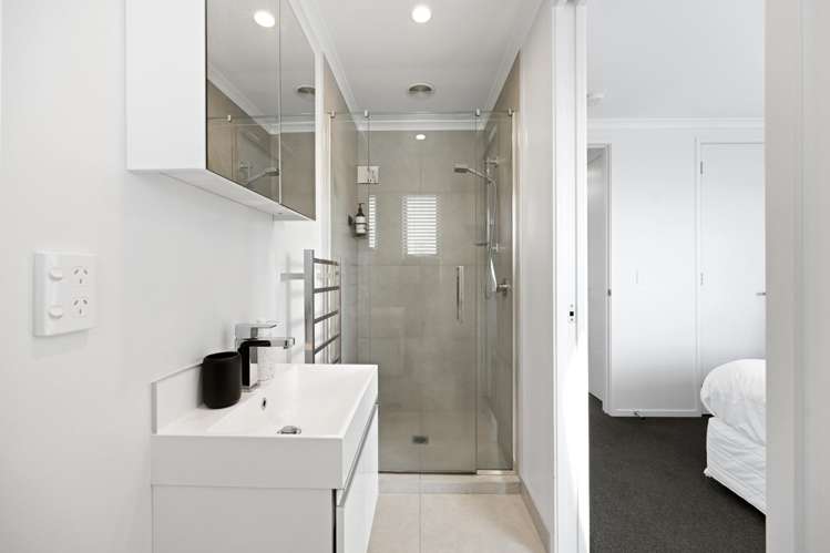 22/182 London Street Hamilton Central_11