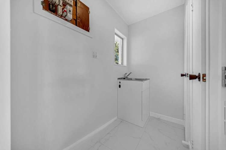 20 Charntay Avenue Clover Park_15