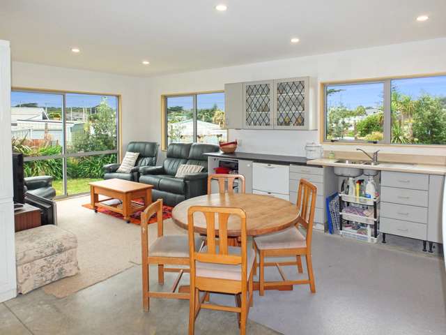 4 Muritai Grove Himatangi Beach_2