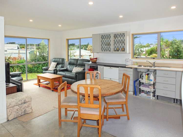 4 Muritai Grove Himatangi Beach_2