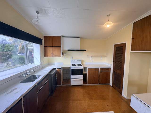 212 Sunnybank Crescent Camberley_1