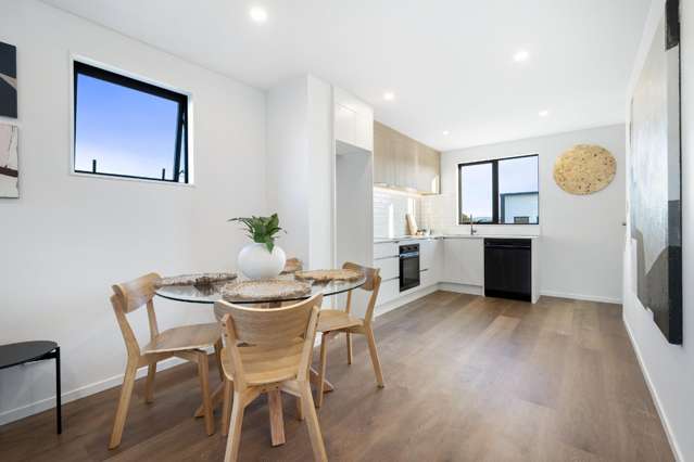4/4 Firebrick Way Hobsonville