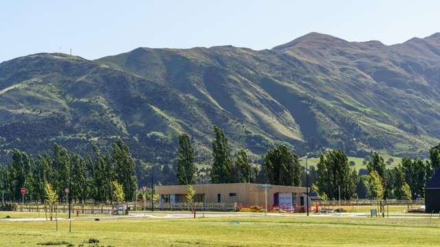 1 Starlight Court, Orchard Park, Wanaka_4