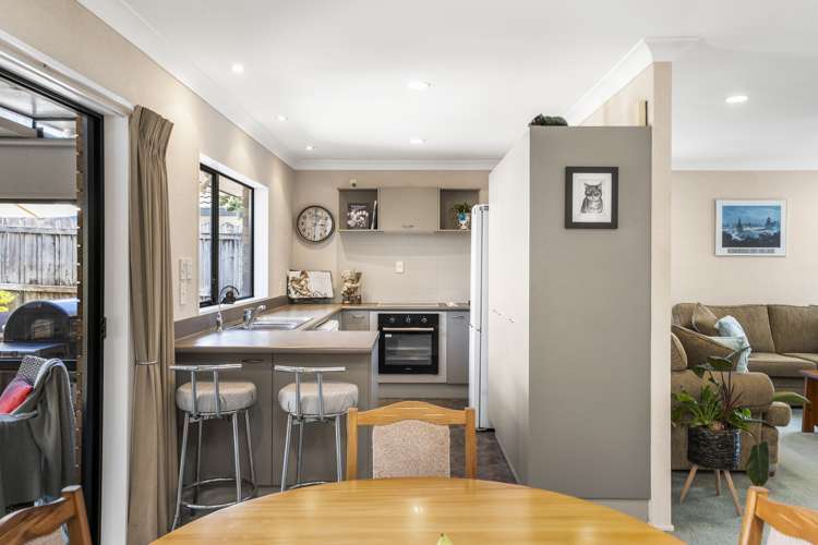 1/6 Marbeth Court Botany Downs_8