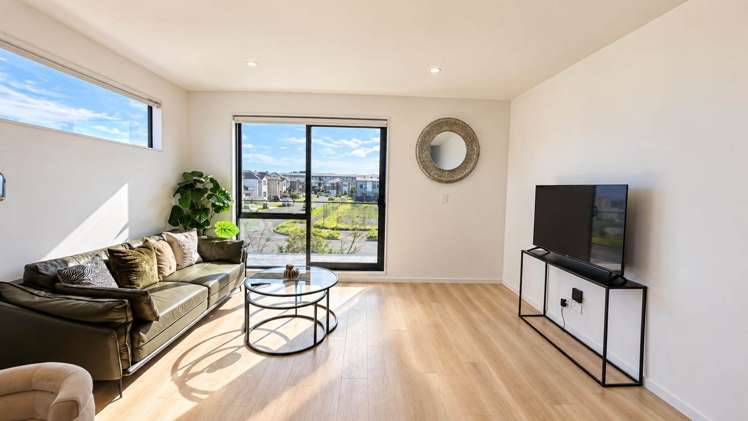 2 Papa Takaro Lane Flat Bush_12