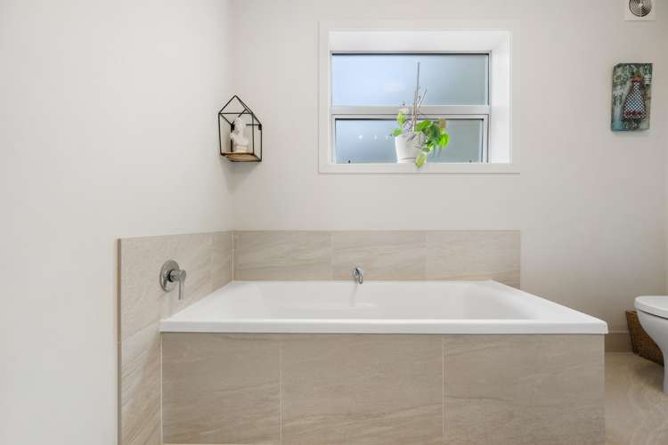 16 Missy Crescent Mount Pisa_11