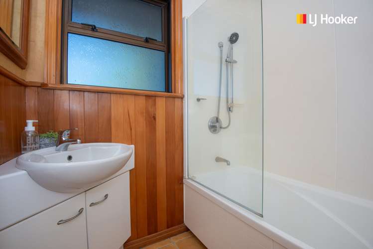 100 Easther Crescent Kew_12