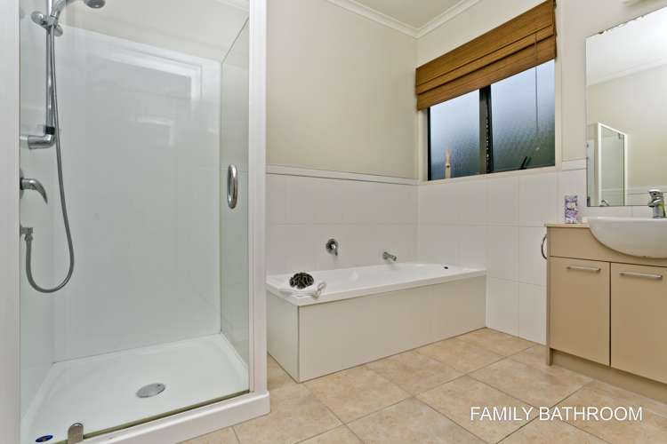 14 Greenbough Lane Greenhithe_13