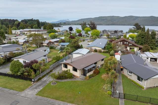 Charming Home Opposite the Reserve