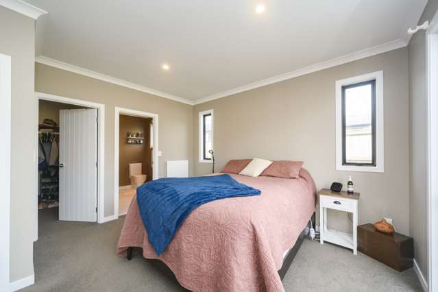 20 Varsity Heights 10930_4