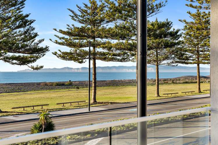 585 Marine Parade Napier South_22