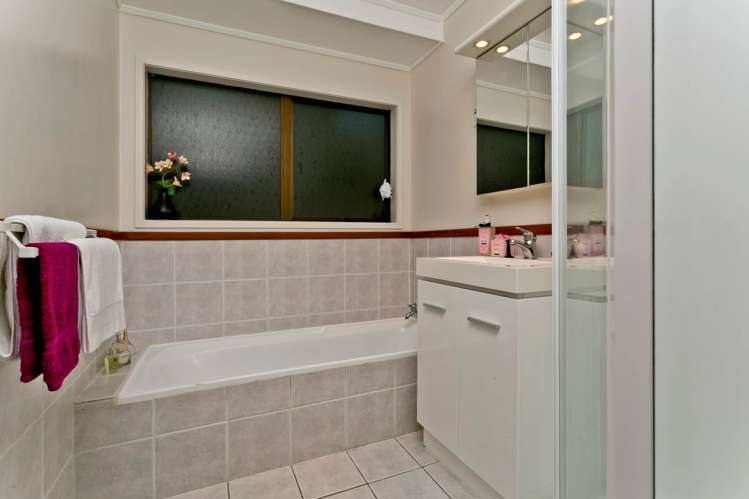 81 Oaktree Avenue Browns Bay_11