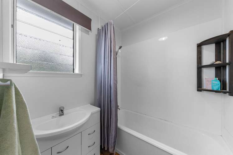 74 Wharf Road Clarks Beach_11