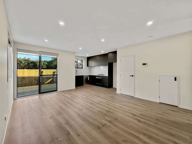 Brand New Home in Sought-After Point Chevalier!
