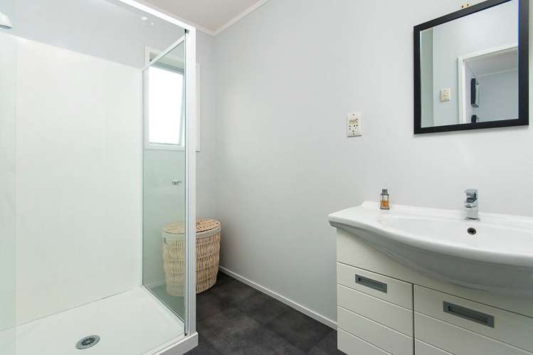 3/231 Queen Street Pukekohe_5