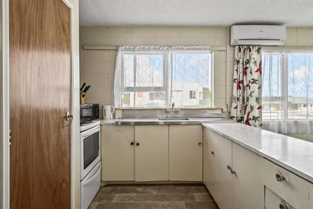 1/4 Herekawe Drive Spotswood_3