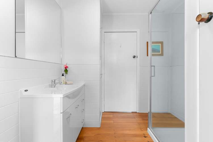 689 Cove Road Waipu_16