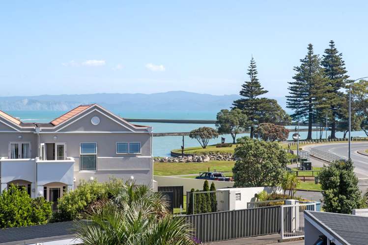 9/90 Customhouse Street Gisborne_2