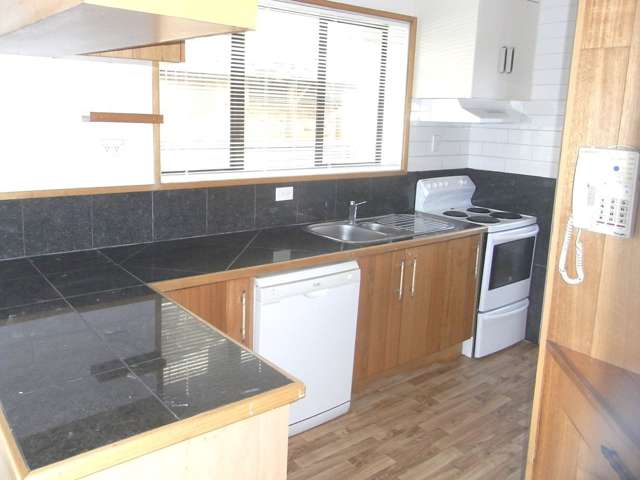 6 Windermere Crescent Blockhouse Bay_2