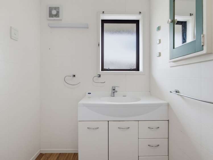 2/156 Rifle Range Road Hilltop_9