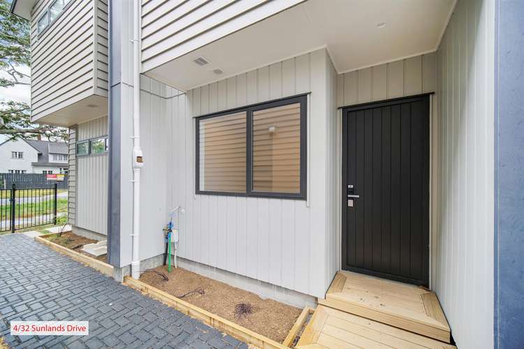 4/32 Sunlands Drive_4