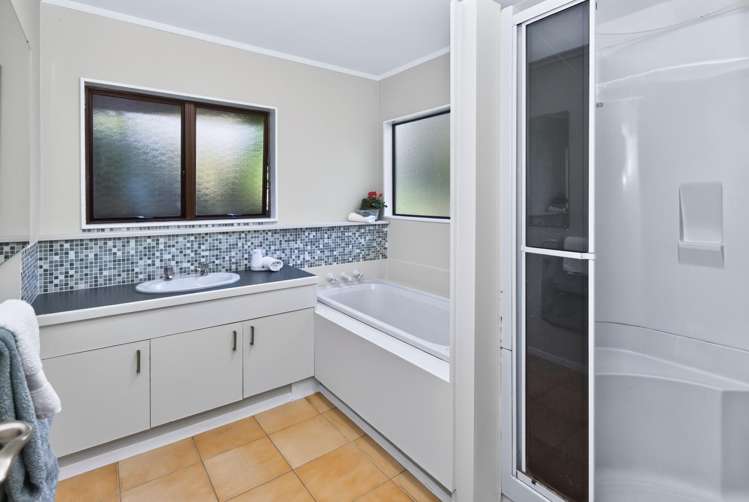 24C Charles Dickens Drive Mellons Bay_16
