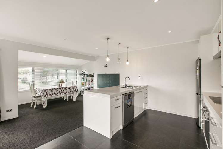 2/50 Taharoto Road Takapuna_13