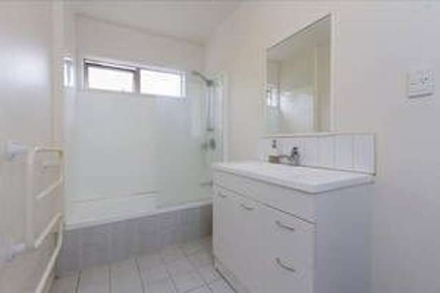 10/4 Ambrico Place New Lynn_3