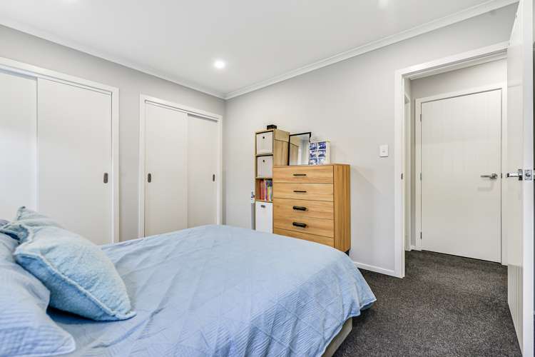 2/64 Cabourne Drive Glenview_16