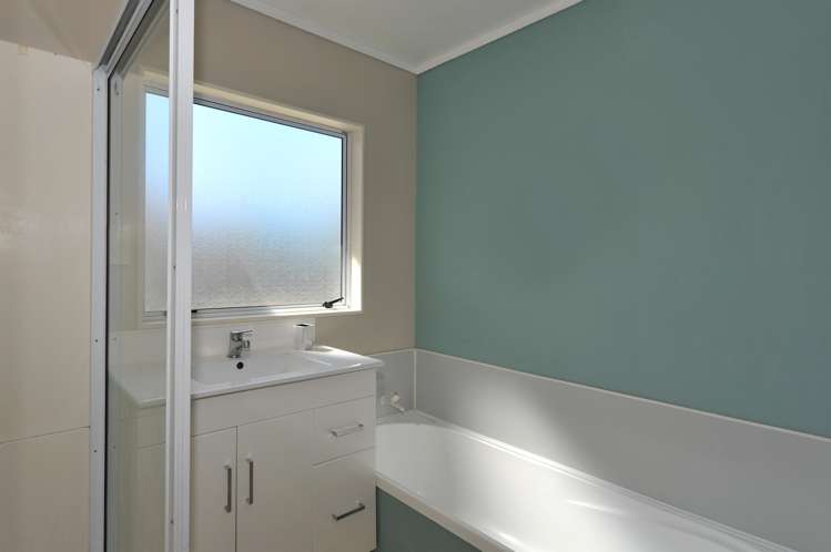 23 Vining Crescent Stoke_12