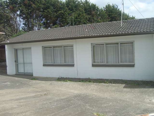 Papatoetoe 2 bedroom unit with parking