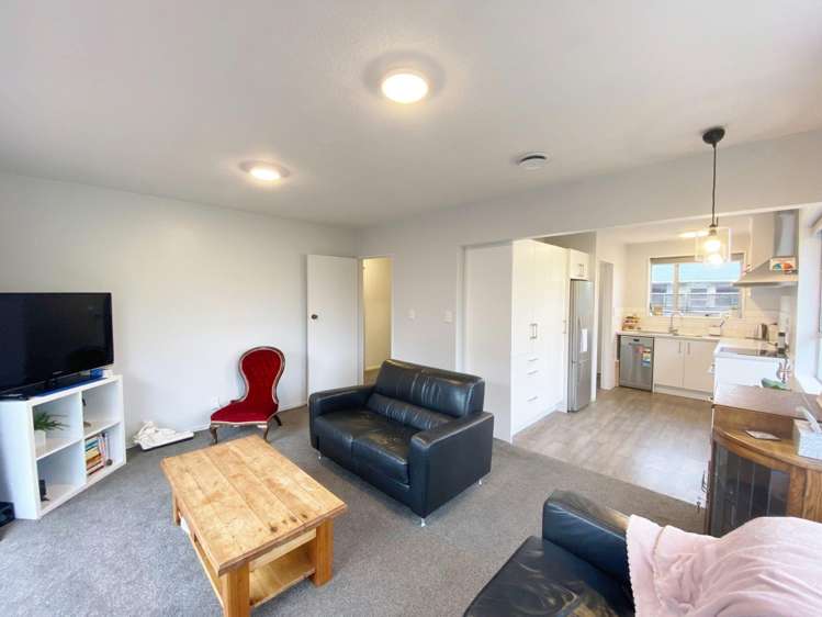2/34 Vienna St Waltham_6