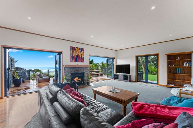 84 Domain Crescent Muriwai_8