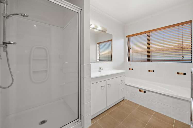 22 Holden Avenue Holdens Bay_14