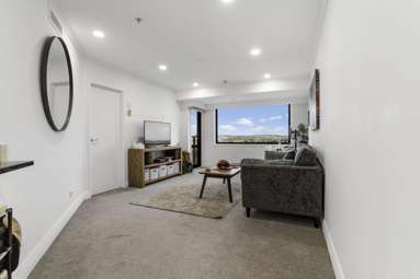 705/9-17 Byron Avenue_2