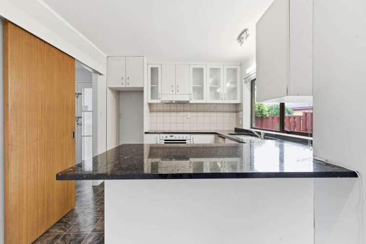 2/6 Tina Place Sunnyhills_10