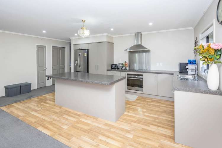 54 Farnborough Drive Nawton_7