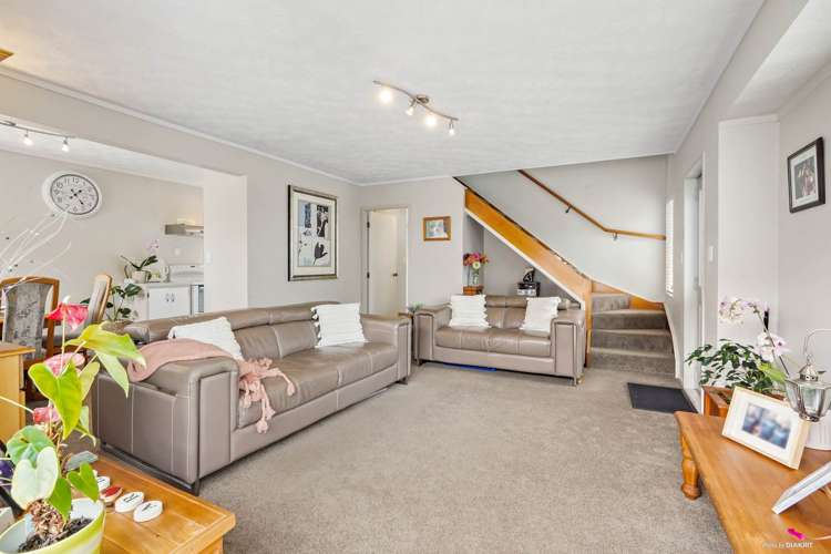 2/116 Bradbury Road Botany Downs_5