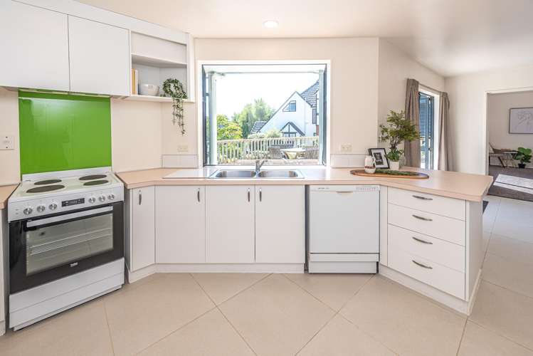 4 Rotokawau Drive St Johns Hill_8