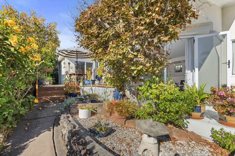 2/3 Tiri View Place Waiake_8