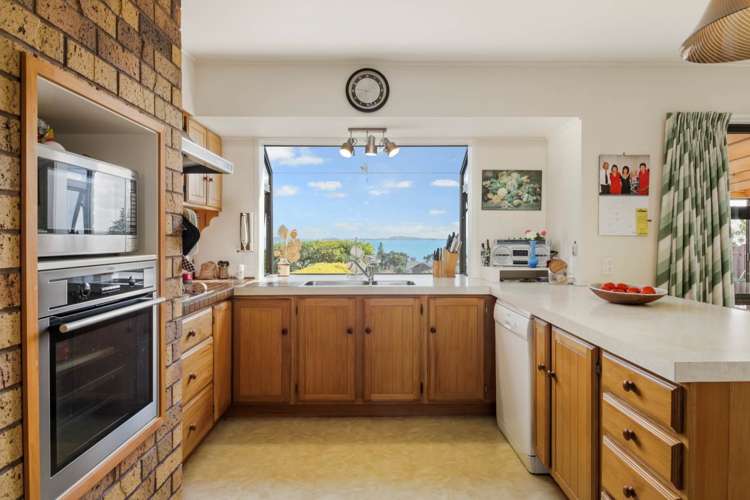 6 Embling Place Eastern Beach_13