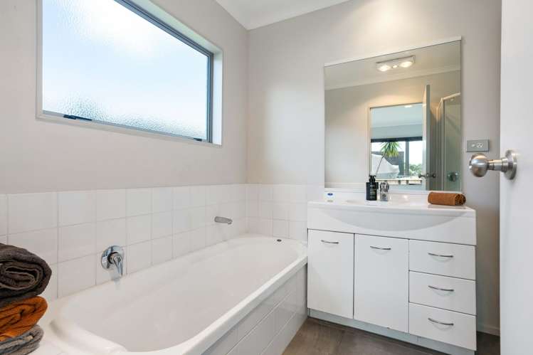 7 Ajax Head Pauanui_20